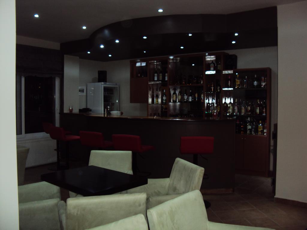Aitheron Hotel Air Park Zervi Екстер'єр фото