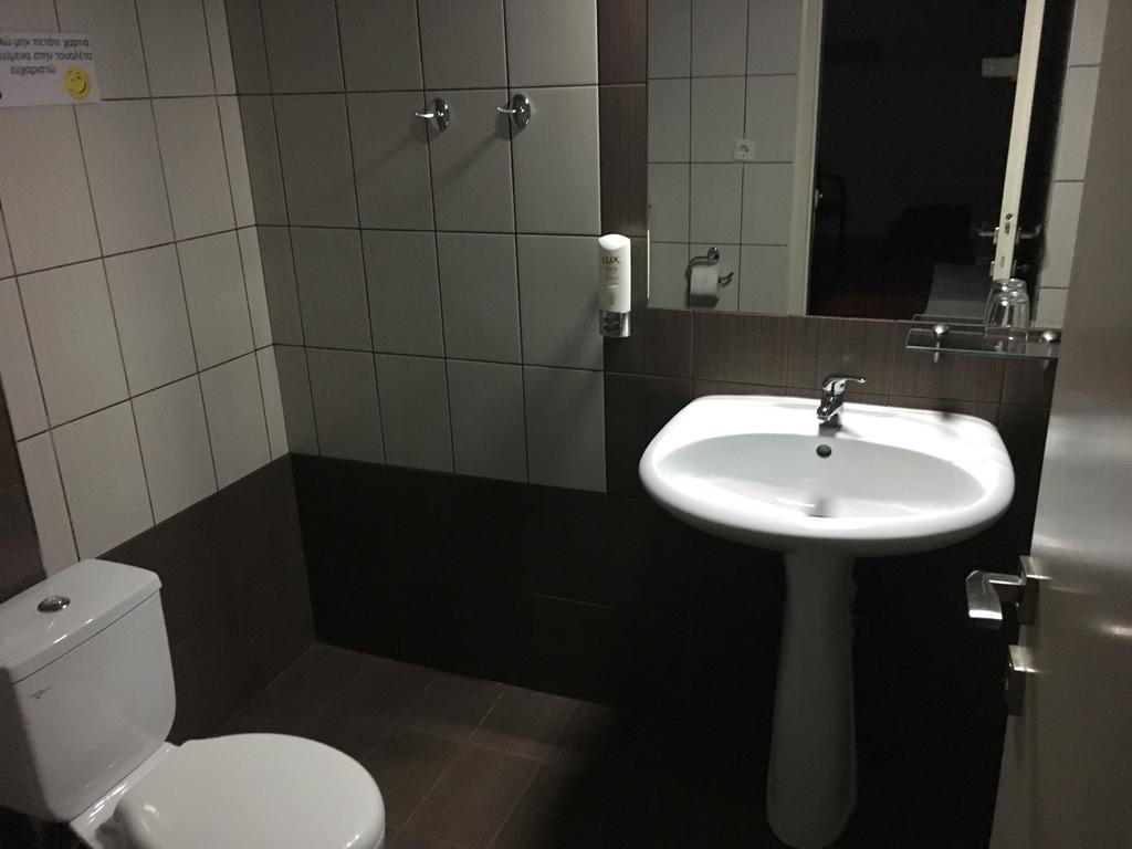 Aitheron Hotel Air Park Zervi Екстер'єр фото