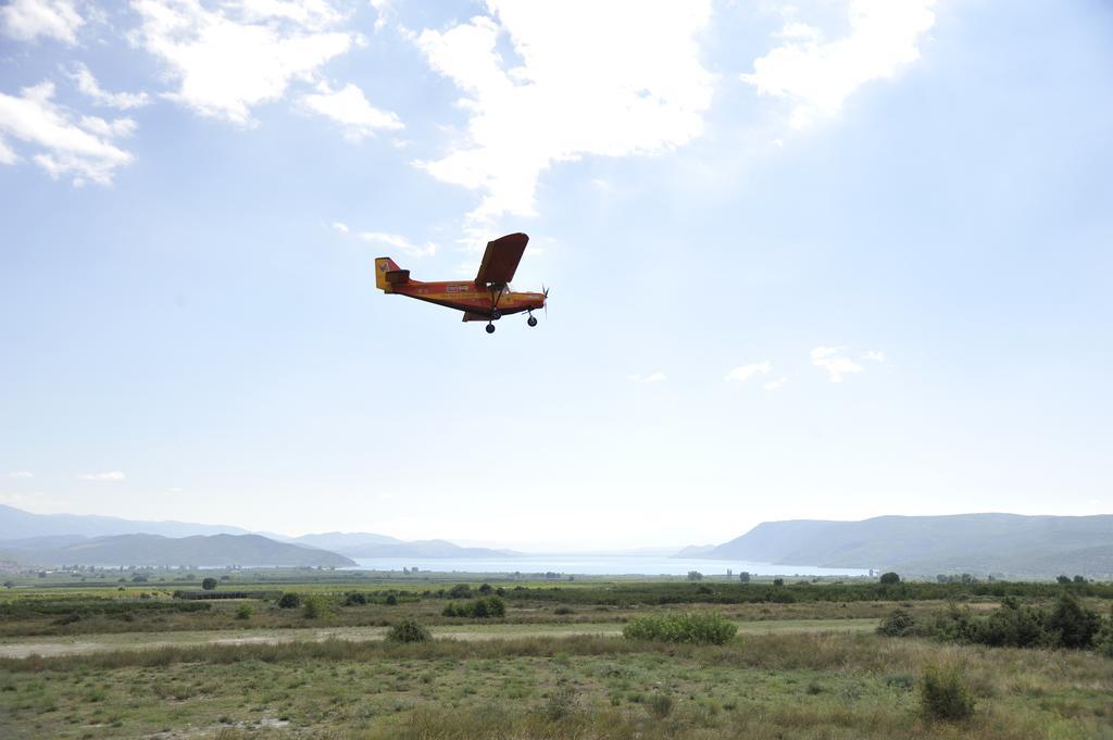 Aitheron Hotel Air Park Zervi Екстер'єр фото