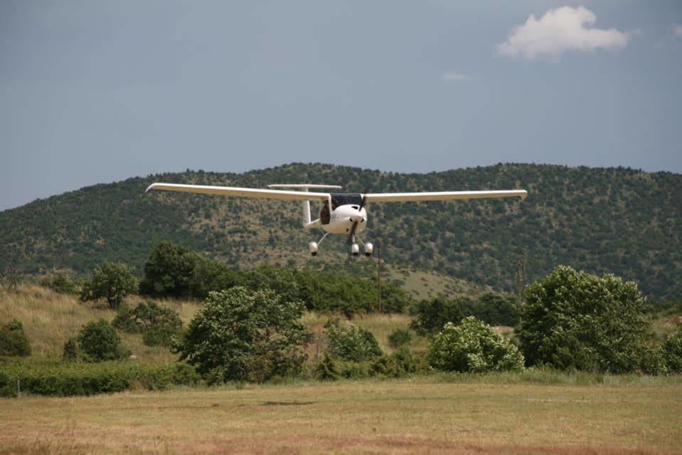 Aitheron Hotel Air Park Zervi Екстер'єр фото